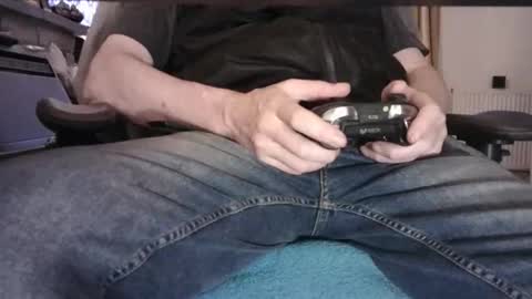 edged biker online show from 12-17-25, 03:07