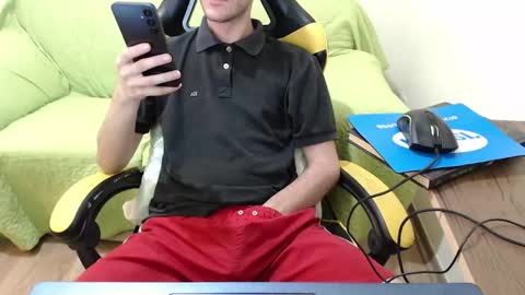 Snapshot of eduardobrain7 chatting on 11-24-25, 07:52 eduardobrain7 online show from 11-24-25, 07:52