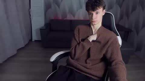 Snapshot of edvardblare chatting on 10-19-25, 07:14 edvardblare online show from 10-19-25, 07:14