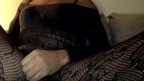 Snapshot of edwardjojo22 chatting on 11-21-25, 02:10 Edwardjojo22 online show from 11-21-25, 02:10