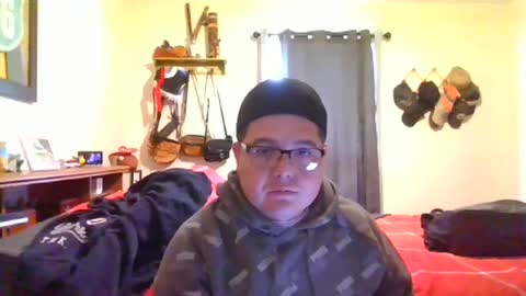 Snapshot of edwins777 chatting on 01-06-25, 08:18 Nicky789 online show from 01-06-25, 08:18