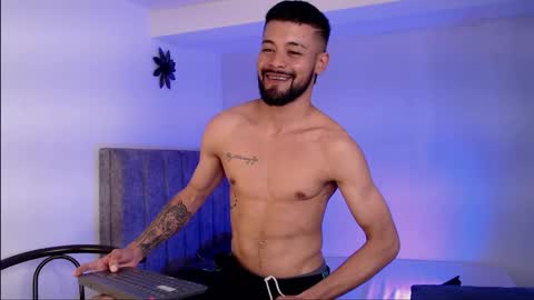 eevil_boys_77 online show from 10-06-25, 02:25