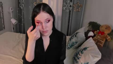 Snapshot of effiemur chatting on 12-20-25, 09:33 Effie Mur online show from 12-20-25, 09:33