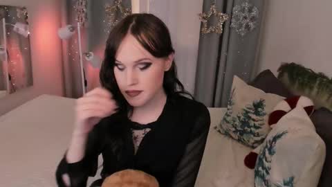 Snapshot of effiemur chatting on 01-08-26, 10:01 Effie Mur online show from 01-08-26, 10:01