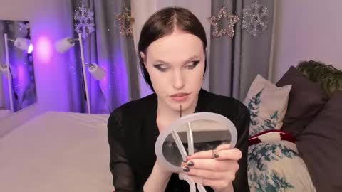 Snapshot of effiemur chatting on 01-10-26, 08:43 Effie Mur online show from 01-10-26, 08:43