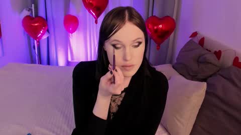 Snapshot of effiemur chatting on 02-13-26, 09:33 Effie Mur online show from 02-13-26, 09:33