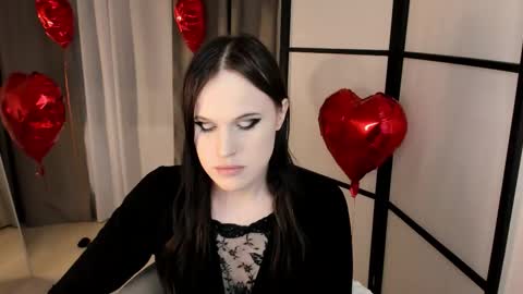 Snapshot of effiemur chatting on 02-14-26, 11:01 Effie Mur online show from 02-14-26, 11:01