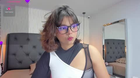 Snapshot of effystonnem chatting on 02-20-25, 07:30  E F F Y  online show from 02-20-25, 07:30