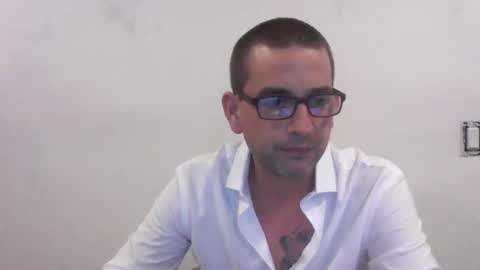 Snapshot of eguevara555500 chatting on 04-18-26, 09:46 SilverBulture online show from 04-18-26, 09:46