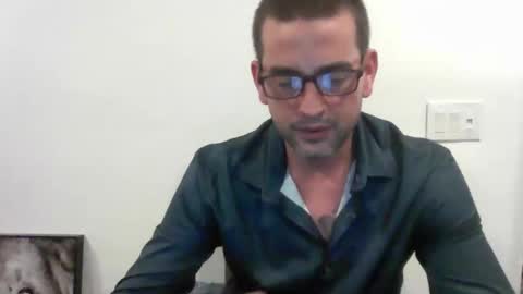Snapshot of eguevara555500 chatting on 04-26-26, 09:29 SilverBulture online show from 04-26-26, 09:29