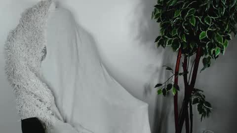 eileenmoores online show from 10-04-25, 08:12