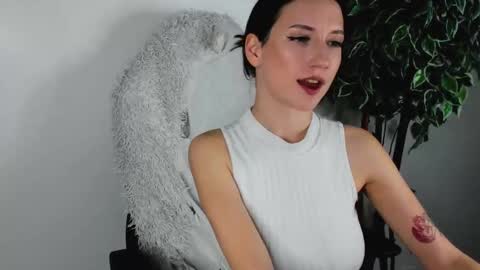 eileenmoores online show from 10-14-25, 03:24