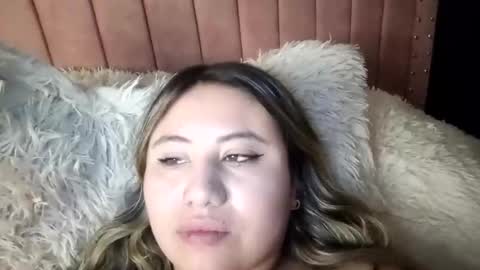 EIMY   MODEL INDEPENDENT online show from 09-22-25, 07:43