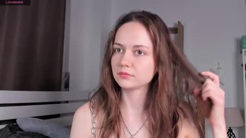 Elis 3 online show from 12-21-25, 07:54