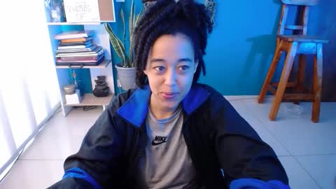 Ela  Help me reach 100 thumbs up online show from 11-19-25, 11:43