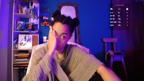 Ela  Help me reach 100 thumbs up online show from 12-05-25, 05:16