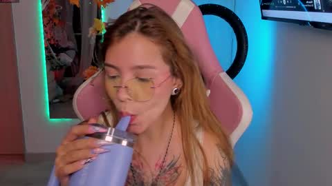 Ela online show from 10-21-25, 03:51