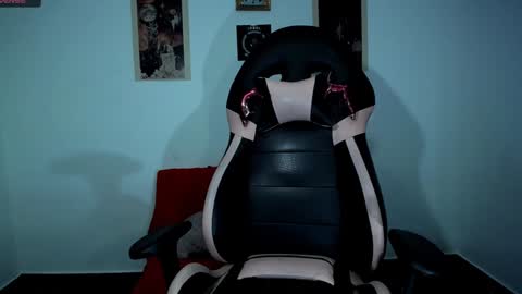 Snapshot of elaine6 chatting on 12-05-24, 05:04 eli online show from 12-05-24, 05:04