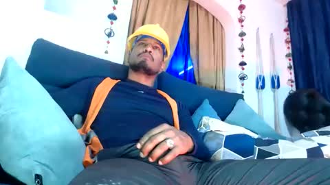 Snapshot of elcaballeroblack chatting on 02-18-26, 10:28 elcaballeroblack online show from 02-18-26, 10:28