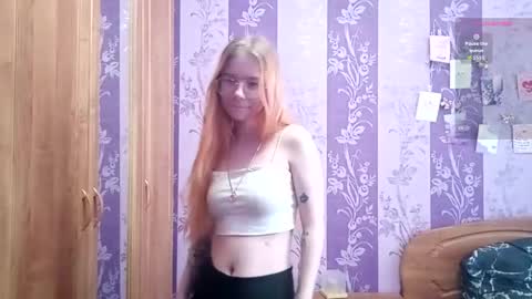 Snapshot of elenacastellani chatting on 02-24-26, 04:32 Mia online show from 02-24-26, 04:32