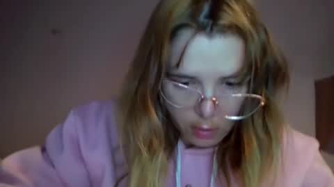 Snapshot of elenaflirt chatting on 11-18-25, 04:33 Elena online show from 11-18-25, 04:33