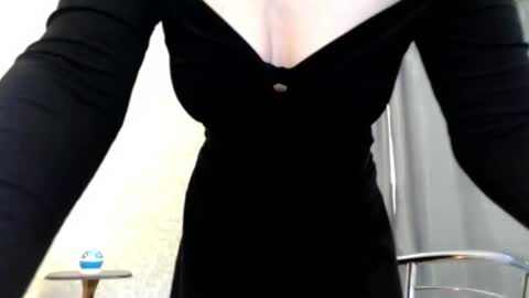 Snapshot of elenaza chatting on 10-25-25, 01:51 elenaza online show from 10-25-25, 01:51