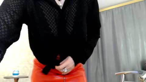 Snapshot of elenaza chatting on 11-15-25, 01:40 elenaza online show from 11-15-25, 01:40