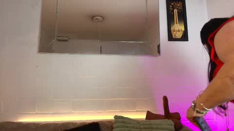 elenna_boobs_ online show from 10-01-25, 06:19