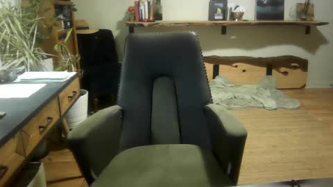 Snapshot of elephantfox chatting on 09-27-25, 05:23 fox online show from 09-27-25, 05:23