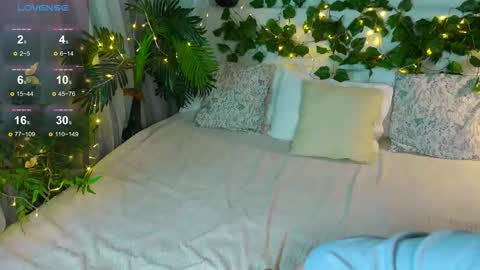 Snapshot of elfamirielle chatting on 02-25-26, 06:01 Elfa online show from 02-25-26, 06:01