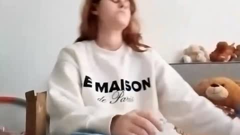 Snapshot of elfriedekonetchy chatting on 01-15-26, 12:10 Sophie online show from 01-15-26, 12:10