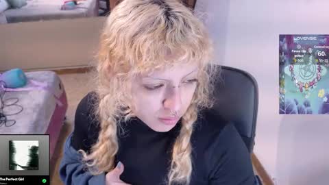 Snapshot of eli666uwu chatting on 10-09-25, 10:02 eli666uwu online show from 10-09-25, 10:02