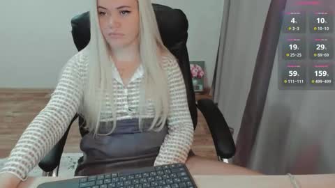 Snapshot of elia_ chatting on 10-15-25, 06:46 Ella online show from 10-15-25, 06:46