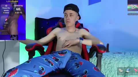 Snapshot of elian_cooper18 chatting on 11-25-25, 01:16 Elian online show from 11-25-25, 01:16