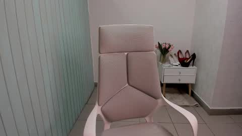 Snapshot of elieiza_xo chatting on 09-19-25, 04:14 elieiza_xo online show from 09-19-25, 04:14