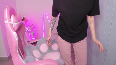 Snapshot of elieiza_xo chatting on 10-14-25, 08:59 elieiza_xo online show from 10-14-25, 08:59