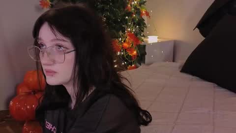 Ellie online show from 11-04-25, 05:06