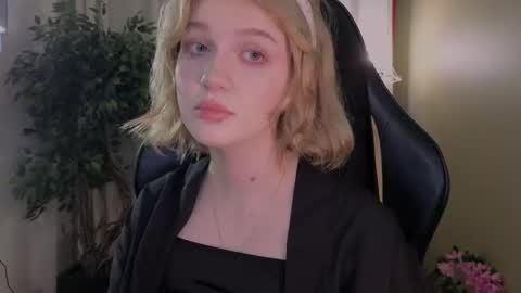 Ellie online show from 02-25-26, 05:17