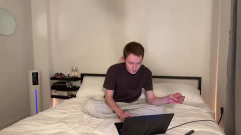 Eli Grayson online show from 12-23-25, 01:47