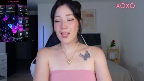 eliiih_ online show from 10-31-25, 03:18