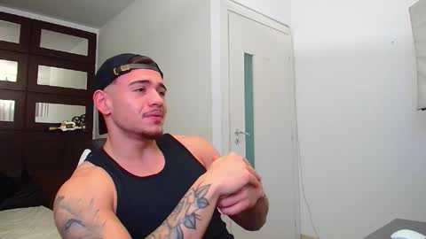 ElijahThorne online show from 11-18-25, 05:23