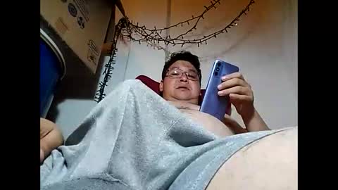 Snapshot of elimposstor chatting on 12-15-24, 04:04 elimposstor online show from 12-15-24, 04:04