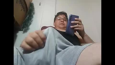 Snapshot of elimposstor chatting on 12-31-24, 11:06 elimposstor online show from 12-31-24, 11:06