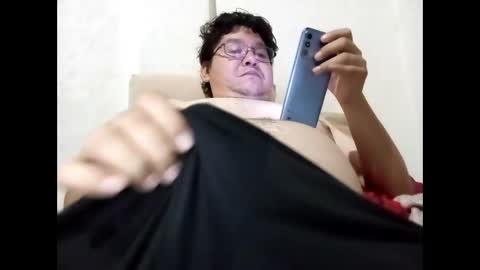 Snapshot of elimposstor chatting on 10-21-25, 12:00 elimposstor online show from 10-21-25, 12:00