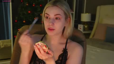 Snapshot of elina_nortas chatting on 12-21-24, 01:15 Elina online show from 12-21-24, 01:15