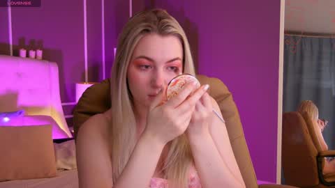 Snapshot of elina_nortas chatting on 02-05-25, 01:26 Elina online show from 02-05-25, 01:26