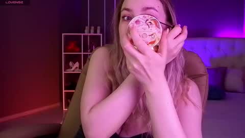 Snapshot of elina_nortas chatting on 09-27-25, 01:10 Elina online show from 09-27-25, 01:10