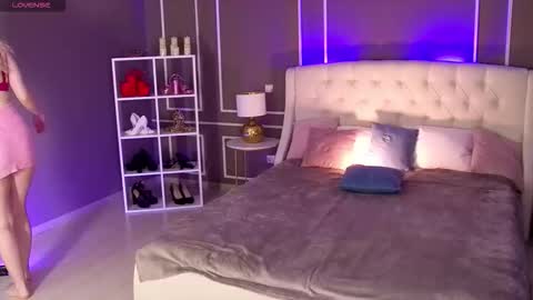 Snapshot of elina_nortas chatting on 10-07-25, 01:36 Elina online show from 10-07-25, 01:36