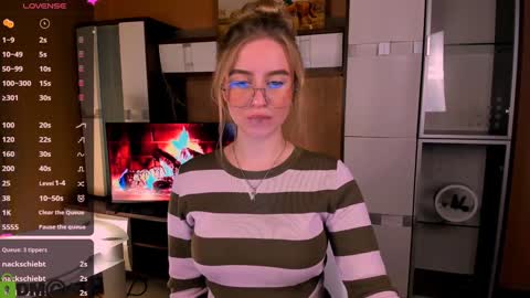 Snapshot of elinor_faith chatting on 12-06-24, 10:52 elinor_faith online show from 12-06-24, 10:52