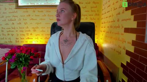 Snapshot of elinor_faith chatting on 10-24-25, 01:18 elinor_faith online show from 10-24-25, 01:18